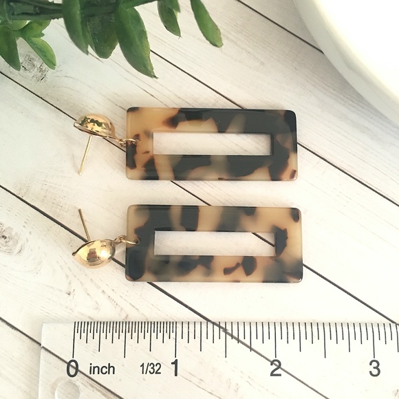 Leopard Geometric Tortoise Shell Dangle Earrings - Picture 5 of 5